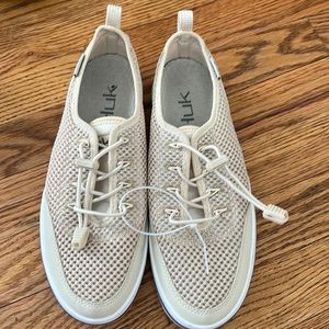 Huk Marina women’s shoes size 7.5